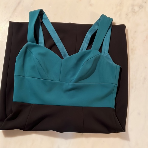 CeCe Alexa cross back color block cocktail dress in forest green - Picture 7 of 9